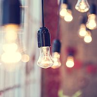 Teplota světla a svítivost žárovek: neutrální bílá, studená bílá, nebo žluté světlo? Jaká je barva světla v kelvinech?