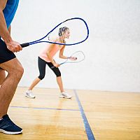 Jak vybrat vybavení na squash? Správná squashová raketa je základ!