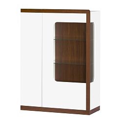 Bílá dvoudveřová komoda s detaily ve dřevěném dekoru Szynaka Meble Malta