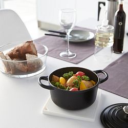 Bílá podložka pod horké nádoby YAMAZAKI Tower Square