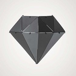 Černá kovová závěsná dekorace vhodná i do exteriéru Geo Dimant