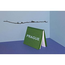 Černá nástěnná dekorace se siluetou města The Line Prague