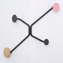 Černý nástěnný věšák na vnější roh s růžovým  detailem Gazzda Hook