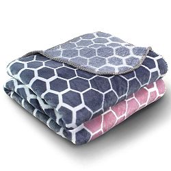 Deka z mikrovlákna AmeliaHome Flamingo, 70 x 150 cm