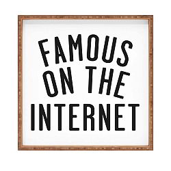 Dřevěný dekorativní servírovací tác Internet Fame, 40 x 40 cm