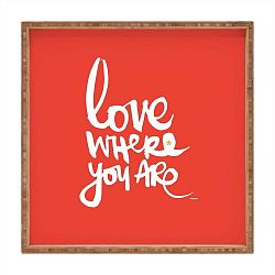 Dřevěný dekorativní servírovací tác Wherever, 40 x 40 cm