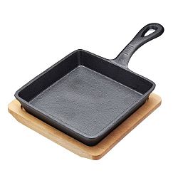 Litinová pánvička s dřevěným podnosem Kitchen Craft Master Class