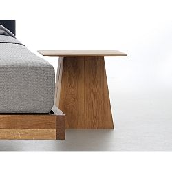 Noční stolek z olejovaného dubového dřeva Mazzivo Fungo