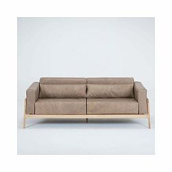 Světle hnědá pohovka z buvolí kůže s konstrukcí z masivního dubového dřeva Gazzda Fawn, 210 cm