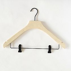 Světle žluté dřevěné ramínko se 2 klipsnami Compactor Hang&Keep