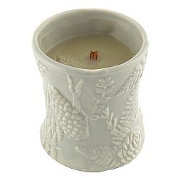 Svíčka s vůní jantaru, vetiveru a pižma v keramickém svícnu WoodWick Oheň v krbu, doba hoření 40 hodin