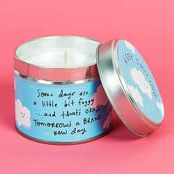 Svíčka s vůní marshmallow Happy News Keeps Smiling, 35 hodin hoření