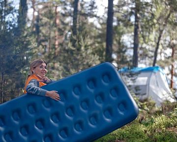 Nafukovací postel/matrace na spaní do auta i do stanu – návod, jak vybrat