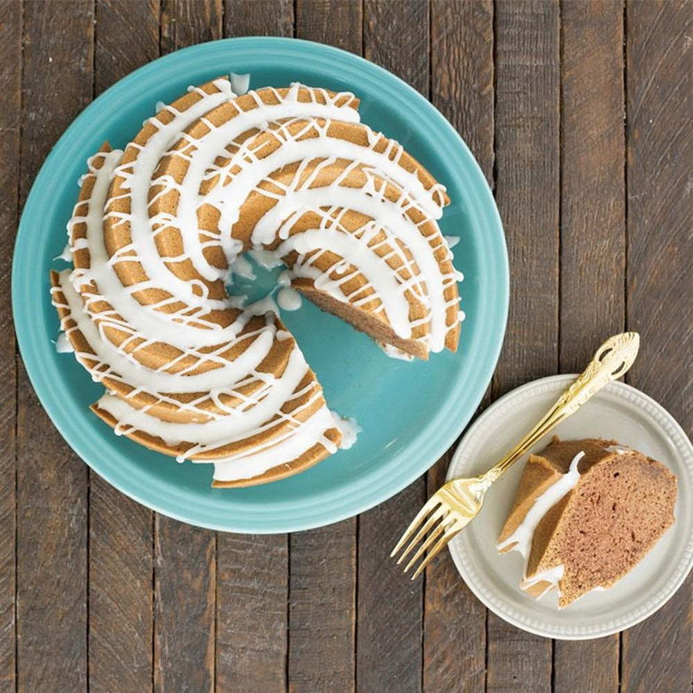 Forma na bábovku ve zlaté barvě Nordic Ware Rondo Heritage, 2,4 l